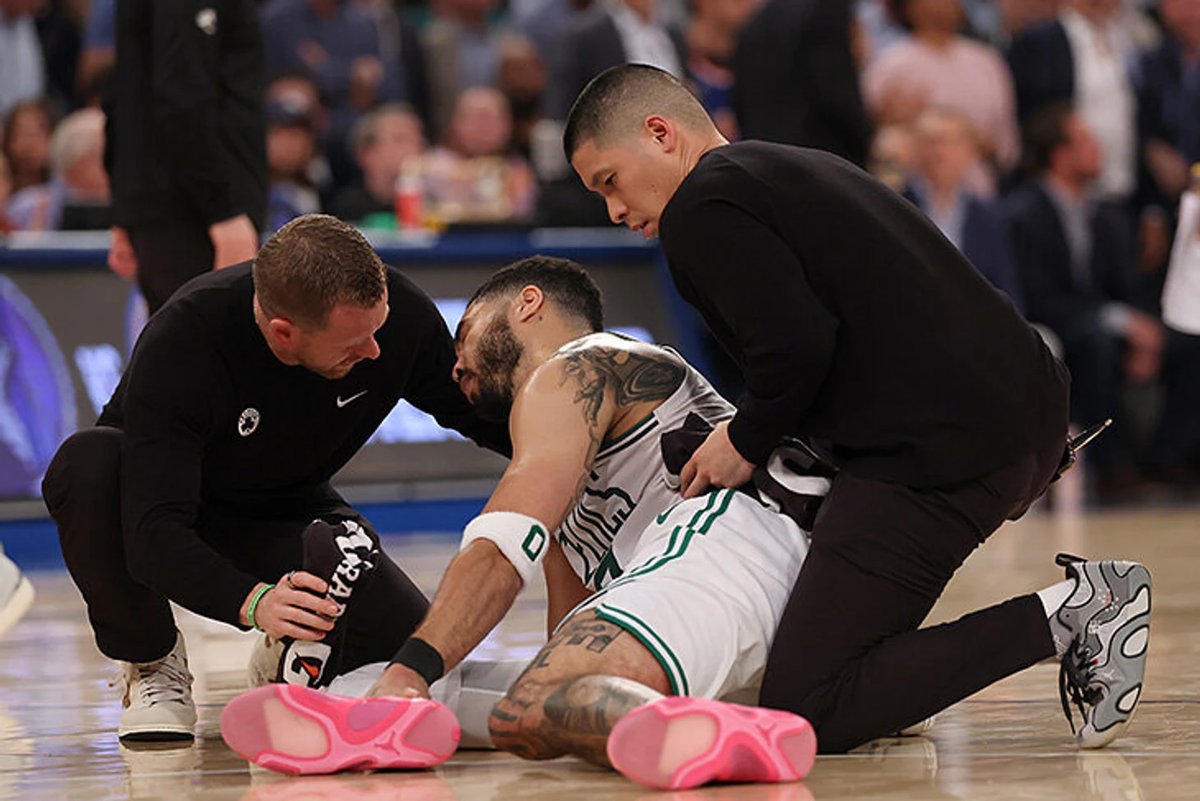 Jayson Tatum in Celtics uniform during a game, illustrating his recovery from an Achilles injury.
