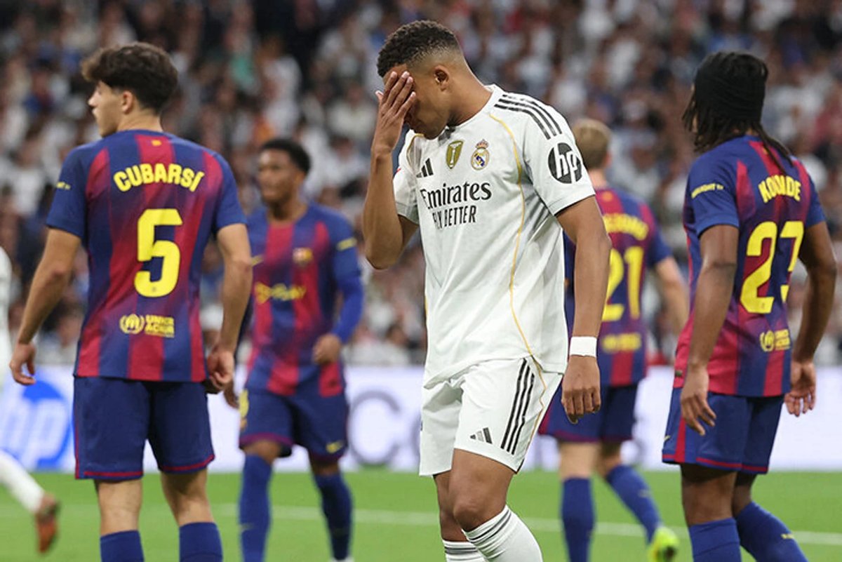 Kylian Mbappe's VAR-reviewed offside goal decision during Real Madrid's El Clasico match against Barcelona.